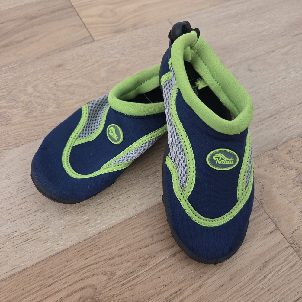 KAUAI | NWOT Blue and Green Water Shoes